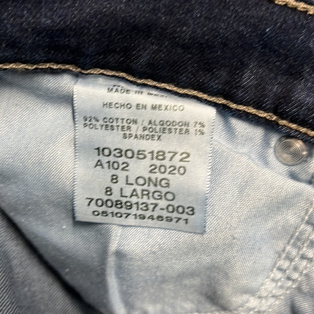 LEE women’s relaxed, fit straight leg mid rise. Denim jeans. Size 8 long - Picture 5 of 5